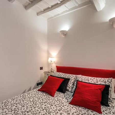 Campo De' Fiori Stylish White Apartment โรม ภายนอก รูปภาพ