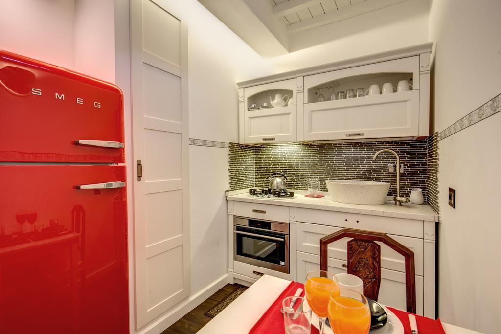 Campo De' Fiori Stylish White Apartment โรม ภายนอก รูปภาพ