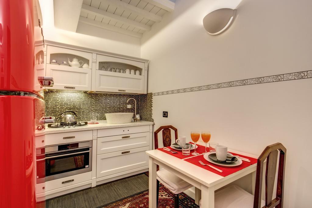 Campo De' Fiori Stylish White Apartment โรม ภายนอก รูปภาพ