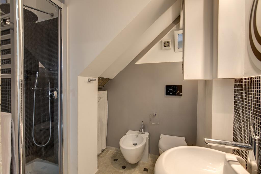 Campo De' Fiori Stylish White Apartment โรม ภายนอก รูปภาพ