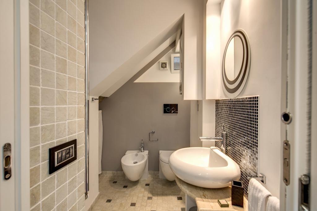 Campo De' Fiori Stylish White Apartment โรม ภายนอก รูปภาพ