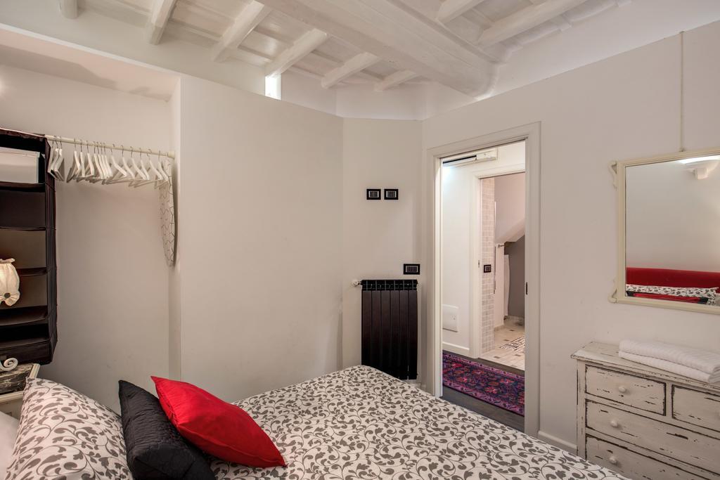 Campo De' Fiori Stylish White Apartment โรม ภายนอก รูปภาพ