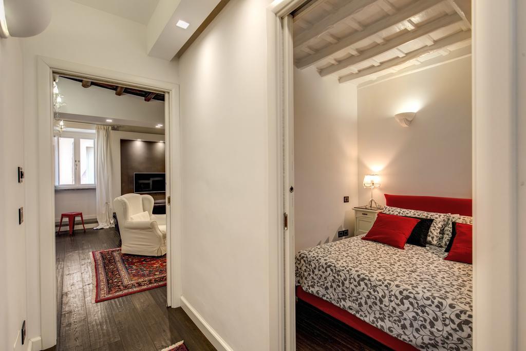 Campo De' Fiori Stylish White Apartment โรม ภายนอก รูปภาพ