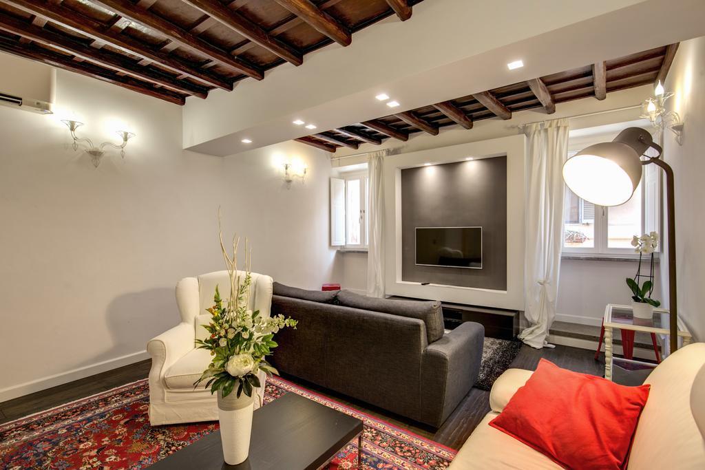 Campo De' Fiori Stylish White Apartment โรม ภายนอก รูปภาพ