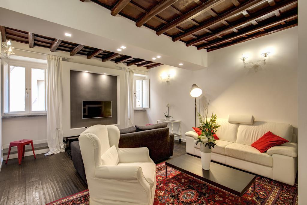 Campo De' Fiori Stylish White Apartment โรม ภายนอก รูปภาพ