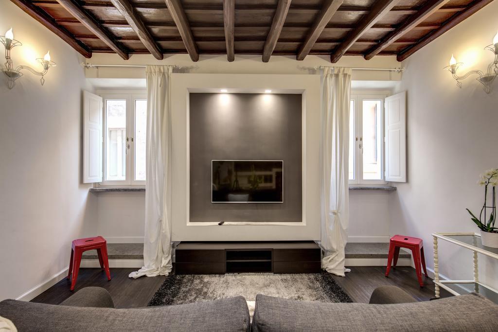 Campo De' Fiori Stylish White Apartment โรม ภายนอก รูปภาพ