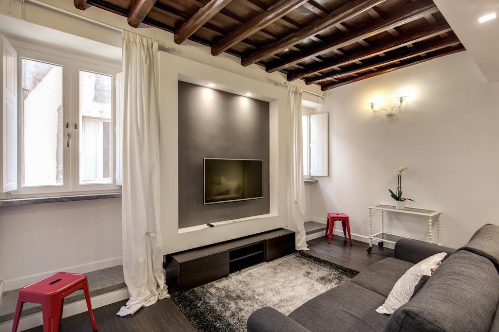 Campo De' Fiori Stylish White Apartment โรม ภายนอก รูปภาพ